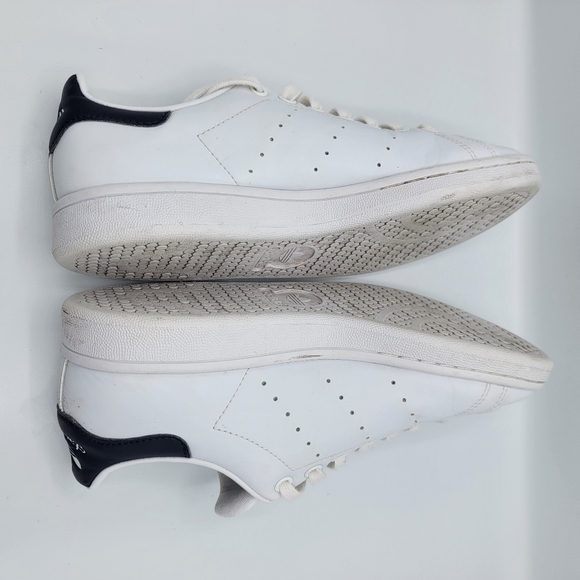 Adidas Stan Smith Shoes - Picture 7 of 9